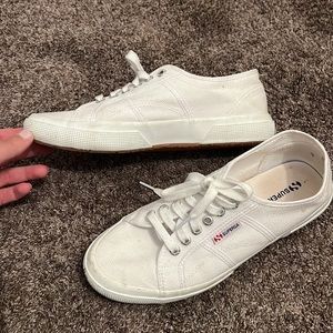 Like new white superga sneakers